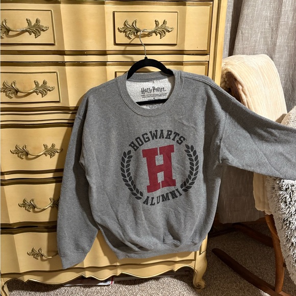 Warner Bros. Tops - Harry Potter Gray Hogwarts Alumni Sweater
